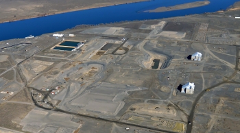 An aerial view of D and DR Reactor sites with the Columbia River. An aerial view of D and DR Reactor sites with the Columbia River.