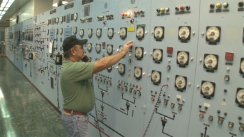 The switch to the last operating cell at the uranium enrichment facility was manned by Operator Russ Nickell during the shutdown at midday May 30, 2012 in the X-326
Process Building at the Portsmouth site in Piketon. The switch to the last operating cell at the uranium enrichment facility was manned by Operator Russ Nickell during the shutdown at midday May 30, 2012 in the X-326
Process Building at the Portsmouth site in Piketon.