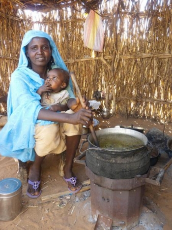 Darfuri woman using a Berkeley-Darfur cookstove | Courtesy of darfurstoves.org Darfuri woman using a Berkeley-Darfur cookstove | Courtesy of darfurstoves.org