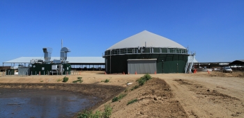 Dairy digester and engine genset at New Hope dairy farm. | Photo courtesy of Sacramento Municipal Utility District Dairy digester and engine genset at New Hope dairy farm. | Photo courtesy of Sacramento Municipal Utility District