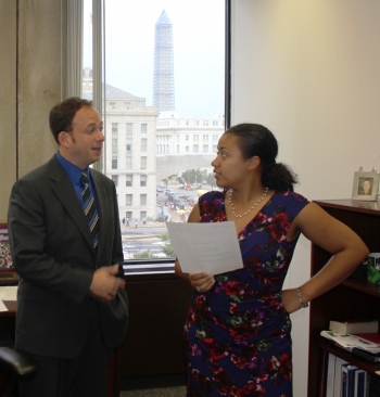 EM Office of External Affairs Acting Communications Director Dave Borak talks with EM intern Valerie Edwards. | Photo courtesy of the Energy Department. EM Office of External Affairs Acting Communications Director Dave Borak talks with EM intern Valerie Edwards. | Photo courtesy of the Energy Department.