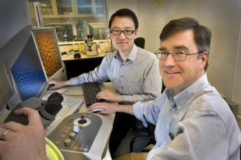 BNL scientists Dong Su and Eric Stach | Photo Courtesy of Brookhaven National Laboratory BNL scientists Dong Su and Eric Stach | Photo Courtesy of Brookhaven National Laboratory