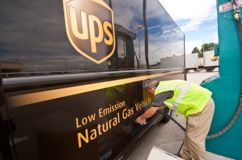 A UPS delivery truck is refueled with compressed natural gas. UPS plans to deploy 1,000 liquefied natural gas vehicles. | Photo by Pat Corkery, National Renewable Energy Laboratory
A UPS delivery truck is refueled with compressed natural gas. UPS plans to deploy 1,000 liquefied natural gas vehicles. | Photo by Pat Corkery, National Renewable Energy Laboratory