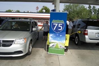 Drivers refuel at a station along the I-75 Clean Fuels Corridor in Lexington, Kentucky. | Photo by East Tennessee Clean Fuels Coalition Drivers refuel at a station along the I-75 Clean Fuels Corridor in Lexington, Kentucky. | Photo by East Tennessee Clean Fuels Coalition