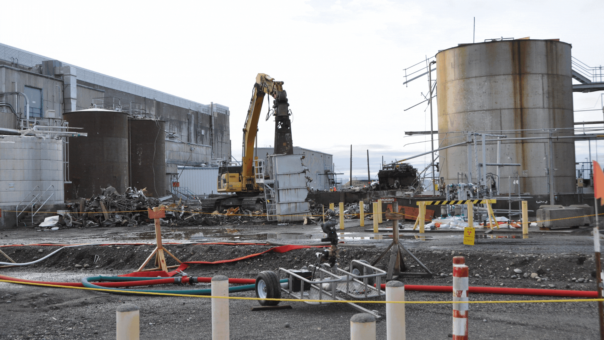 Crews with EM contractor Central Plateau Cleanup Company are demolishing a former chemical storage yard at Hanford’s Plutonium Uranium Extraction Plant. The plant is one of the Hanford Site’s five former plutonium processing facilities.