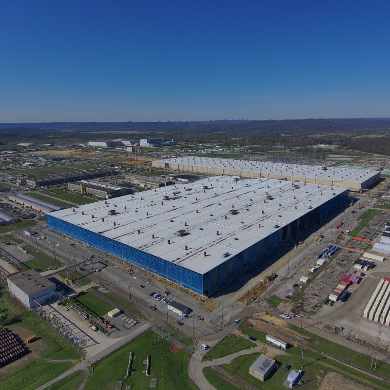 Aerial view of a large facility building at the Portsmouth Site