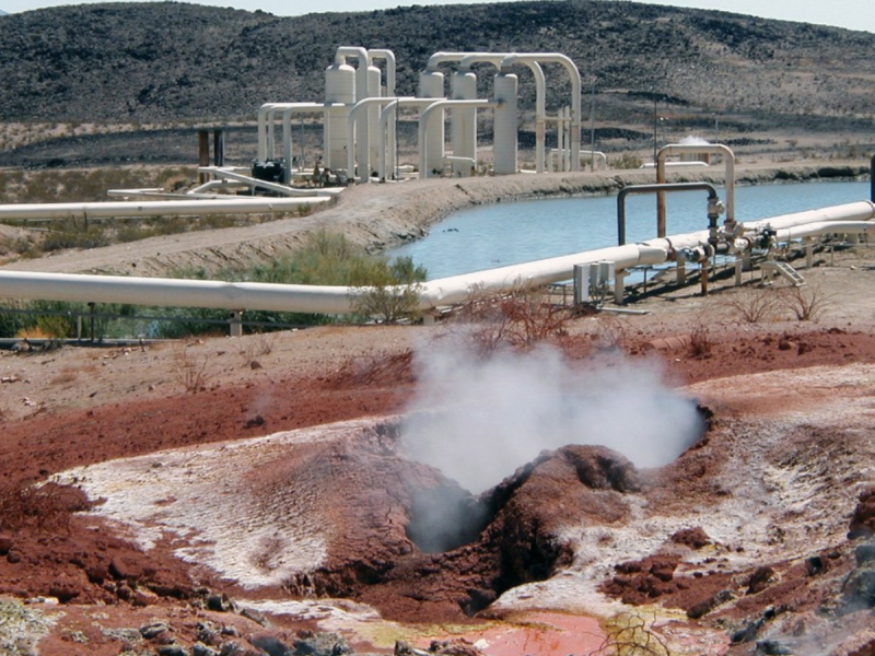 picture of a geothermal power plant