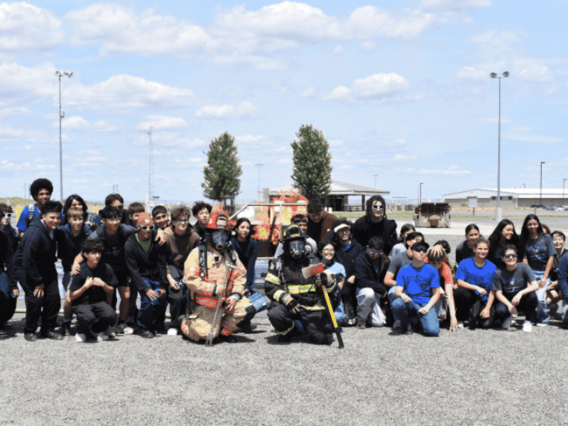 Rotating set of images of students visiting the Hanford Site and participating in STEM activities