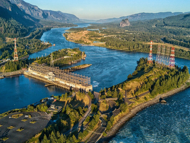 Bonneville Dam. Photo by Rafael Kaup