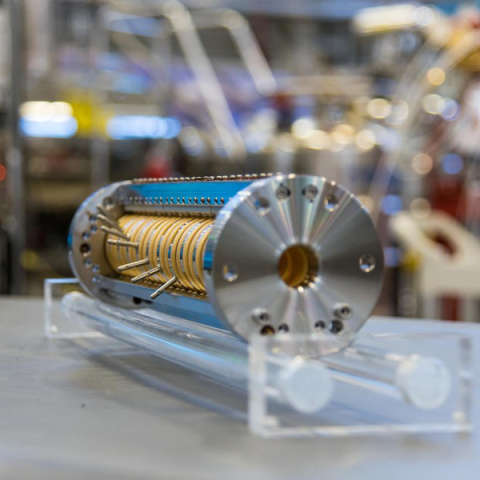 Proton trap for measuring neutron lifetime.