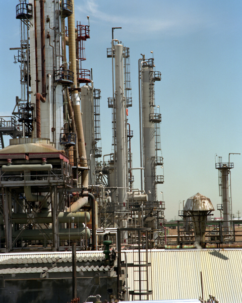 A refinery where hydrogen is produced via natural gas reforming