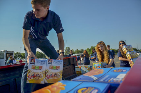 Fluor Federal Services interns drop off the Paducah Site’s donated food for the 2017 Feds Feed Families food drive.