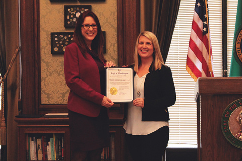 Mission Support Alliance (MSA) Communications Specialist Renee Brooks (right) accepts the 2017 Corporations for Communities Honorable Mention award on behalf of MSA from Washington State Secretary of State Kim Wyman.