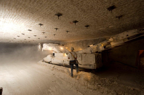 The Waste Isolation Pilot Plant’s new 4-10 schedule allows mining activities during the day while waste emplacement activities take place on the back shift so there is no competition for airflow.