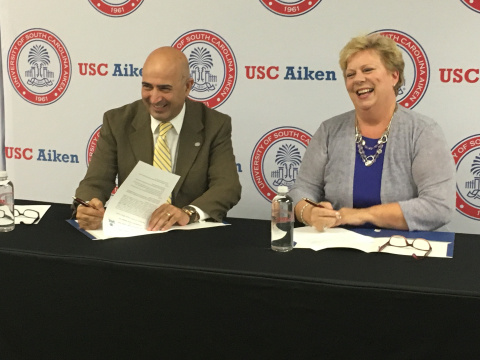 Dr. Vahid Majidi, director of the SRNL, and Dr. Sandra J. Jordan, chancellor of the University of South Carolina Aiken, sign a memorandum of understanding establishing an affiliate program between the laboratory and the university at a September 4 event.