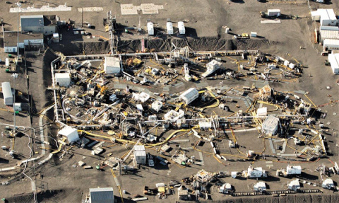Photos taken in January 2016 and September 2018 highlight the significant progress to deconstruct infrastructure in Hanford’s C Tank Farm site after retrieval operations concluded in November 2017. 