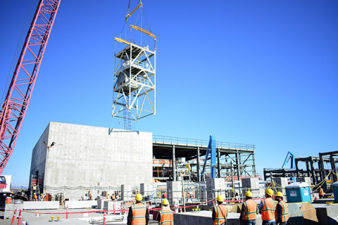 Using a heavy-lift crane, workers install a 40-ton evaporator unit inside the effluent management facility under construction at Hanford’s Waste Treatment and Immobilization Plant.