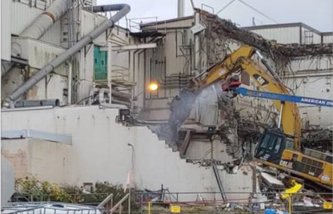 Crews knock down an equipment repair shop that supported the site’s vitrification operations from 1996 to 2002.