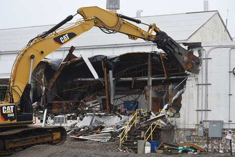 The Oak Ridge Office of Environmental Management and cleanup contractor UCOR began demolition this week on Building K-1037 at the East Tennessee Technology Park. The project is scheduled for completion later this year.