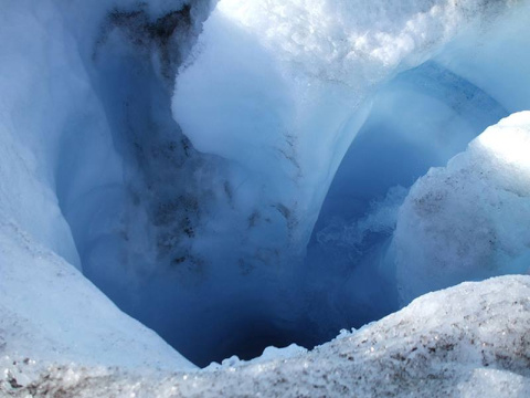 On the surface of the Greenland Ice Sheet, well-like shafts form. Water travels through these shafts to the glacier bed below. Scientists showed how these conduits, called moulins, form.