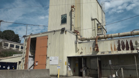 Building 3005, a former research reactor facility located in the central campus area of Oak Ridge National Laboratory, operated from 1951 to 1968. Experienced crews from East Tennessee Technology Park are transitioning to deactivation efforts inside Build