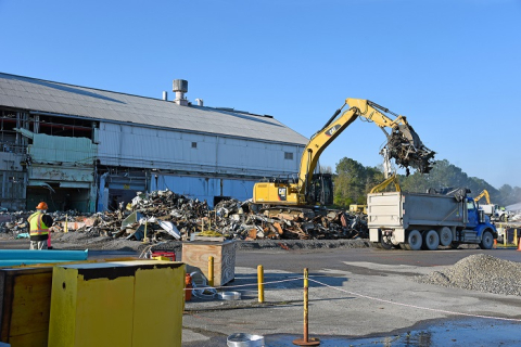 “Pack as you go” waste disposal improves project efficiency and eliminates risks from waste sitting for extended periods outside.