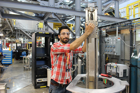 Community College Internships participant Nabeel Jaser used his interest in engineering to advance research at Oak Ridge National Laboratory’s Spallation Neutron Source facility.