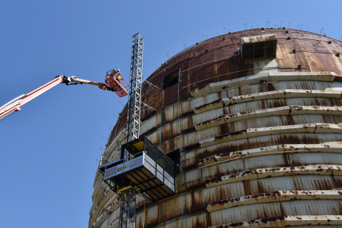 Workers deactivate EGCR at ORNL