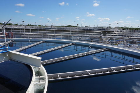 a photo of a water cleaning facility