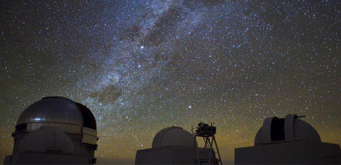 A starry sky above buildings.
