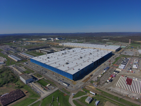 Aerial view of a large facility building at the Portsmouth Site