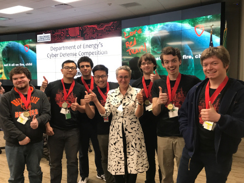 DAS Streit with winners of the cyber defense competition
