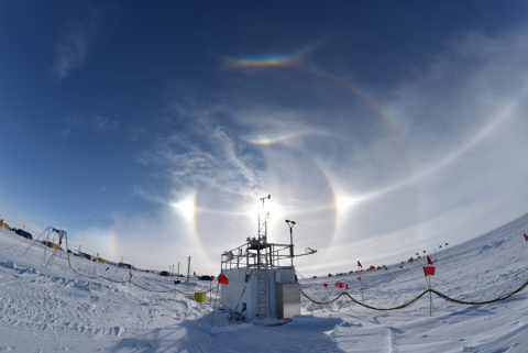 El Niño and Liquid Water Clouds Contribute to Antarctic Melt in 2015-2016