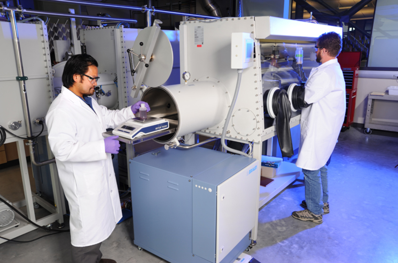 120508_training_the_next_generation_of_nuclear_energy_leaders_radiochemistry_idaho.jpg