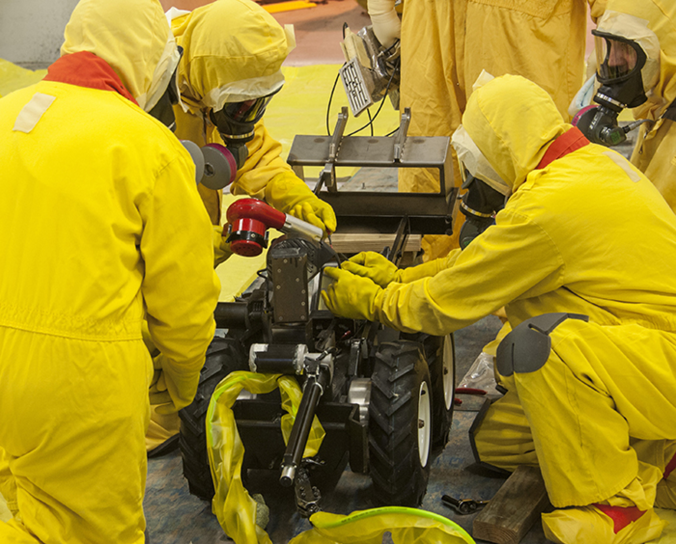 172105006 Robotic Air Duct Crawler 1-19-17_adjusted_700 pixels.jpg