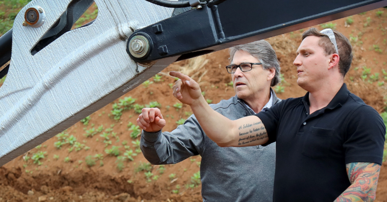 U.S. Secretary of Energy Rick Perry visits with Oak Ridge National Laboratory’s construction mechanic Matthew Sallas in Knoxville, Tennessee.