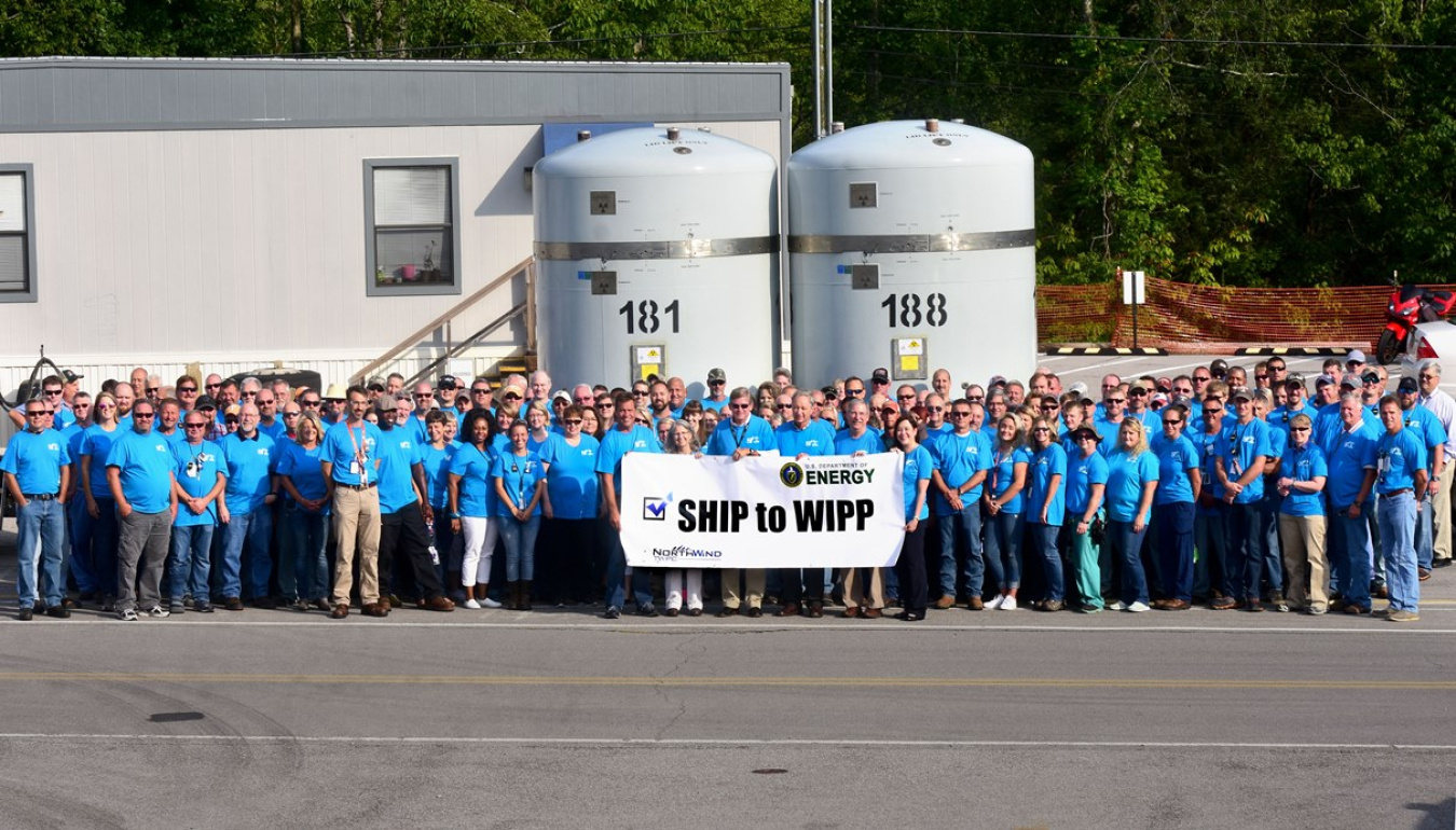 Employees celebrate first shipment to WIPP