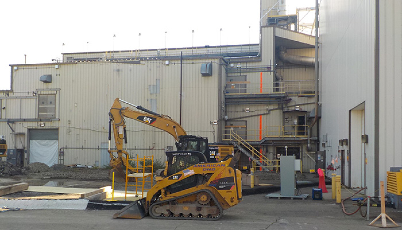 Demolition equipment is staged in front of the Vitrification Facility.