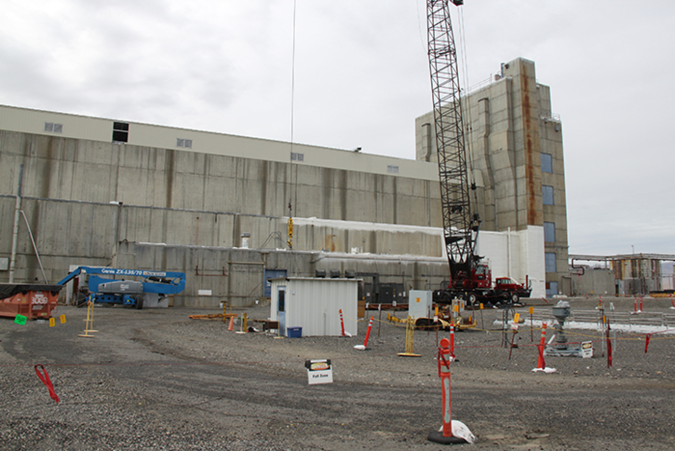 A new roof adorns the Reduction Oxidation Plant (REDOX).