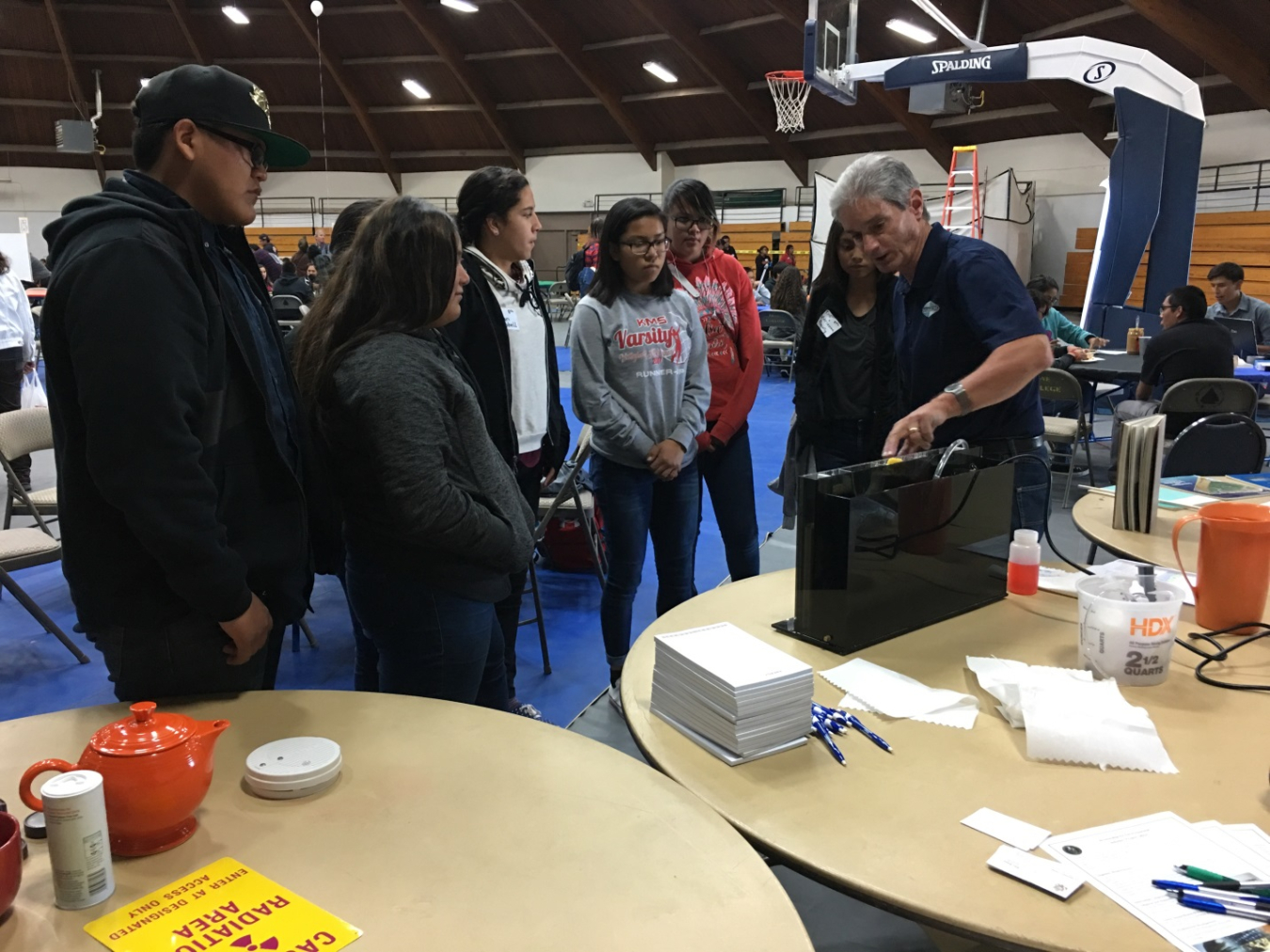 Teaching students about groundwater flow using the 3-D model.