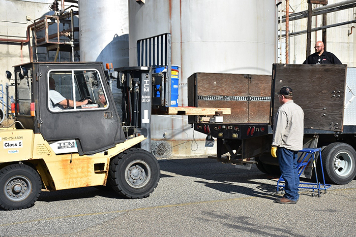 Workers at Hanford’s 222-S Laboratory load a container with tank waste for shipment to Perma-Fix Northwest for treatment and stabilization before being sent to a Texas disposal facility.