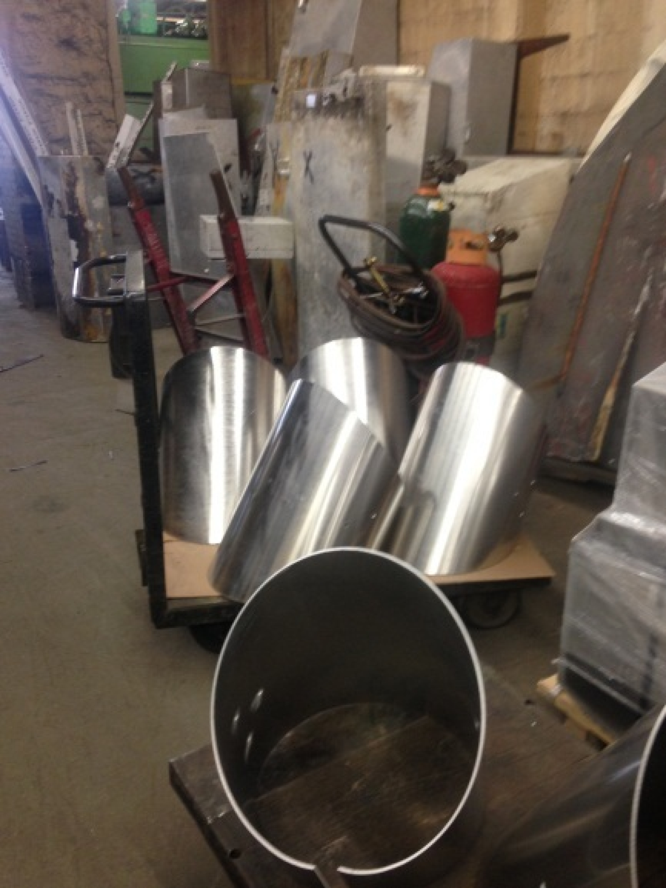 Constructing the aluminium hulls