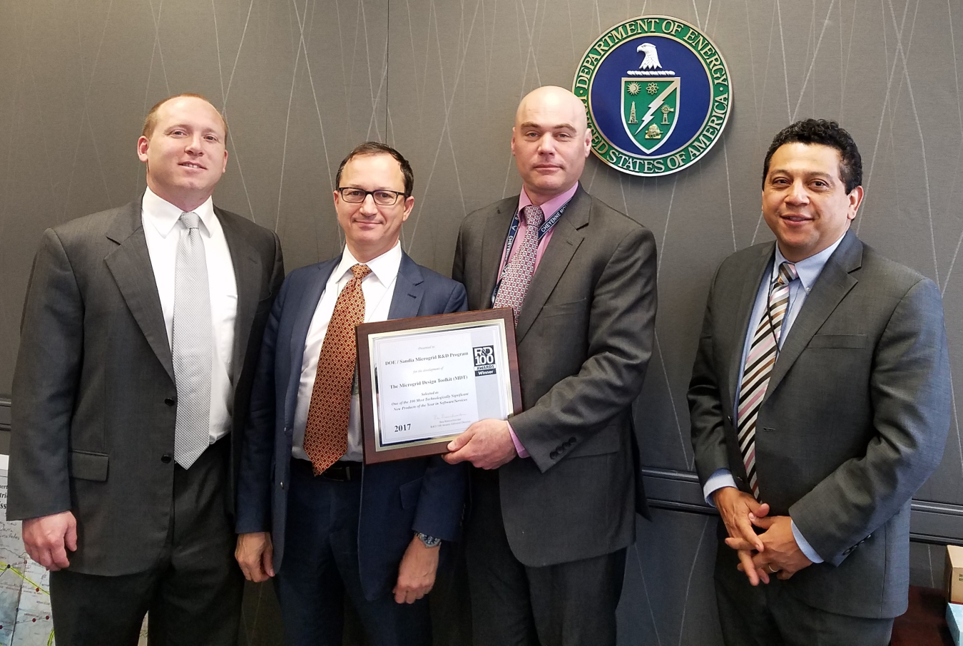 Photo of Sandia National Lab researchers and OE Storage Director receiving commendation for their R&D 100 award