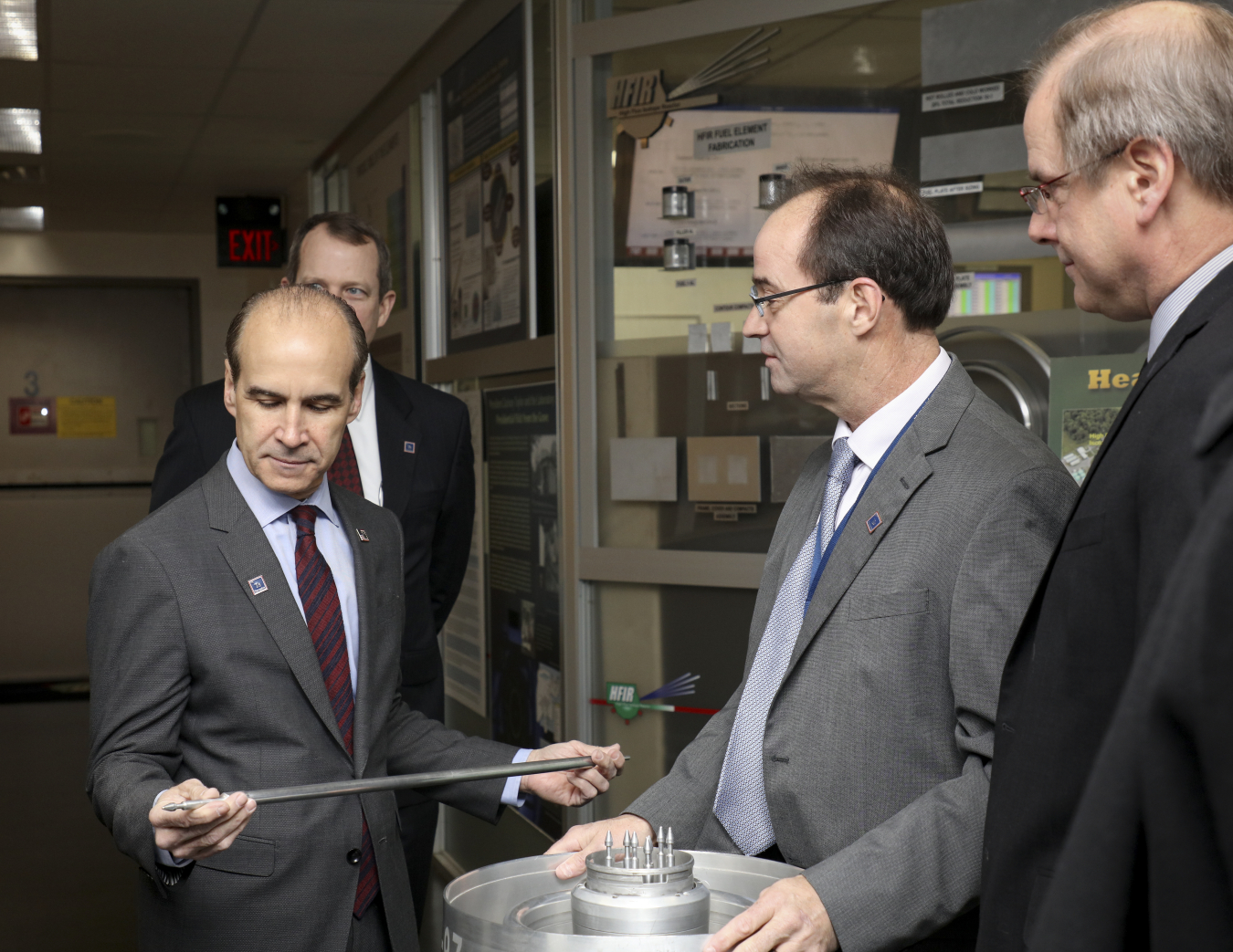 Undersecretary Menezes visits Oak Ridge National Lab