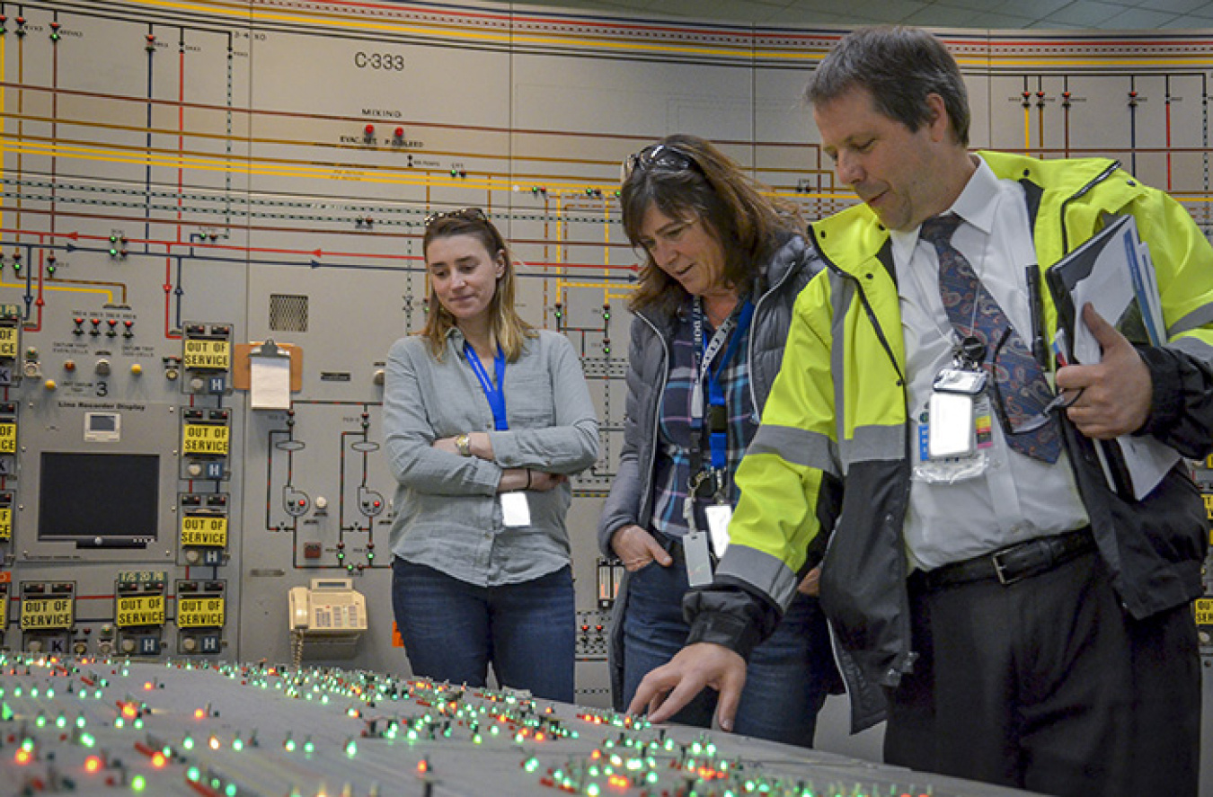 Brad Pont of PPPO explains the functions of the Paducah C-300 Central Control Facility to EM Assistant Secretary Anne Marie White (center) as she toured the Paducah Gaseous Diffusion Plant site last week. Pictured at right is Allison Finelli of EM HQ.