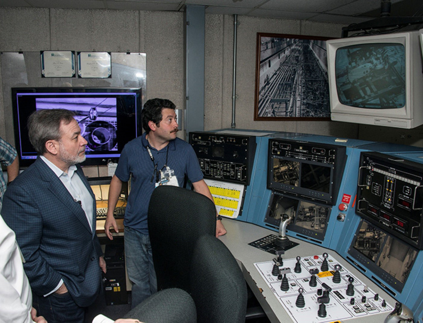 Deputy Secretary Dan Brouillette visits the H Canyon control room to learn more about the High Flux Isotope Reactor (HFIR) spent nuclear fuel mission. H Canyon recently began dissolving HFIR again for the first time in 30 years in support of the Office of