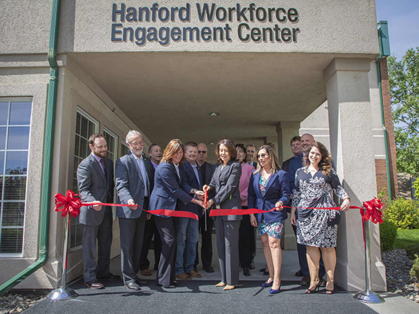 Washington state’s congressional delegation, senior DOE officials, union leadership, community leaders, and Hanford workers cut the ceremonial ribbon marking the grand opening of the Hanford Workforce Engagement Center.