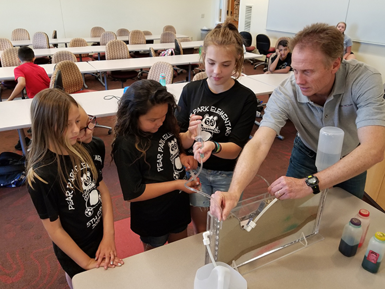 Moab Uranium Mill Tailings Remedial Action Project Groundwater Manager Ken Pill helps students learn about groundwater cleanup methods.
