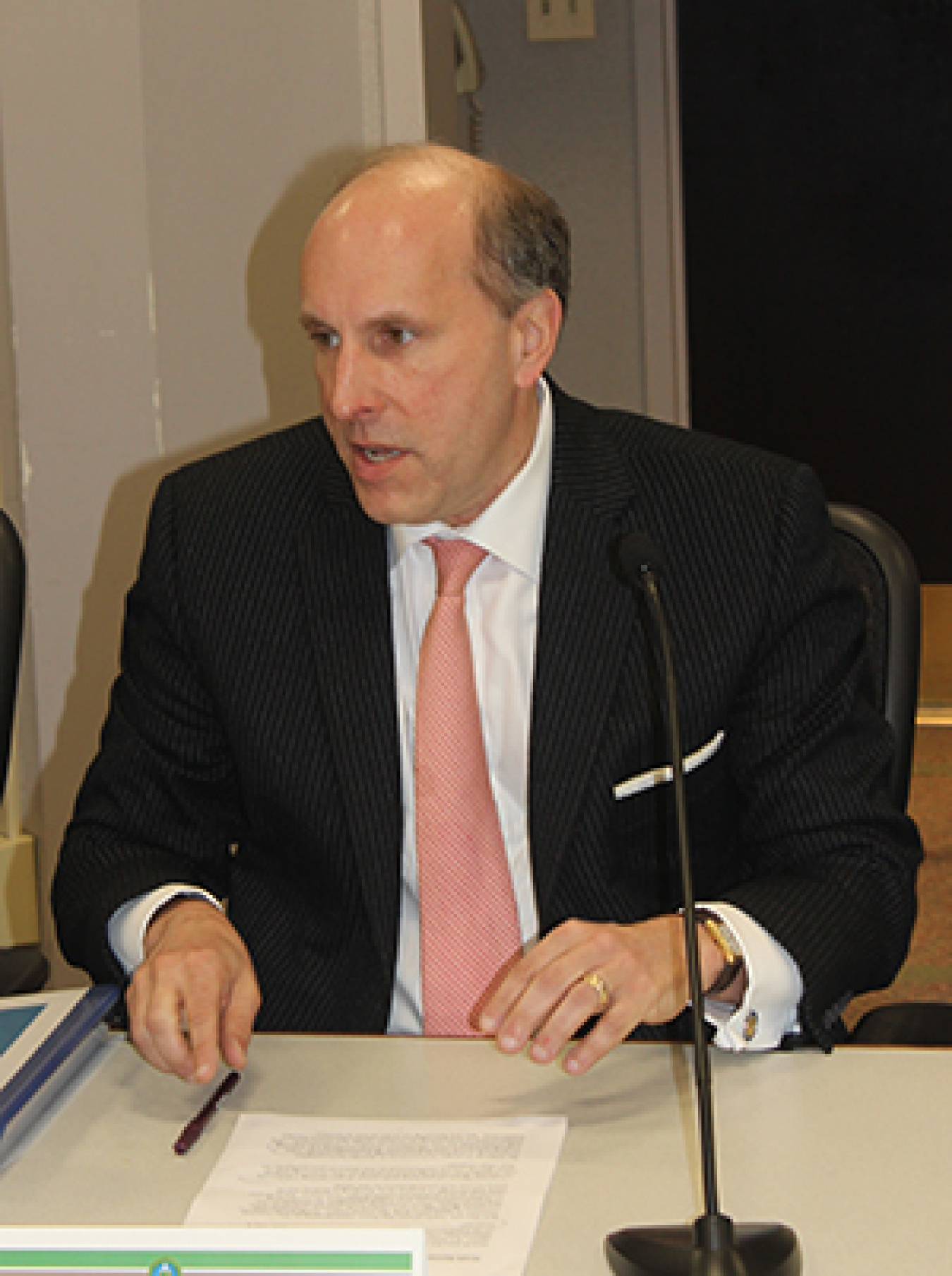 Paul Dabbar, DOE Under Secretary for Science, addresses Environmental Management Advisory Board members.