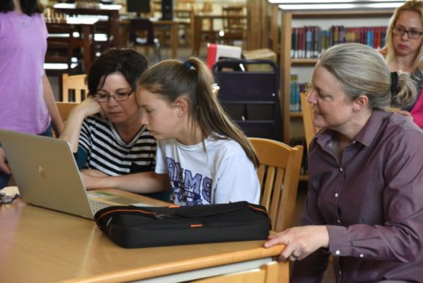 INL volunteers included Rhee Lusk (left) and Tammie Borders (right).